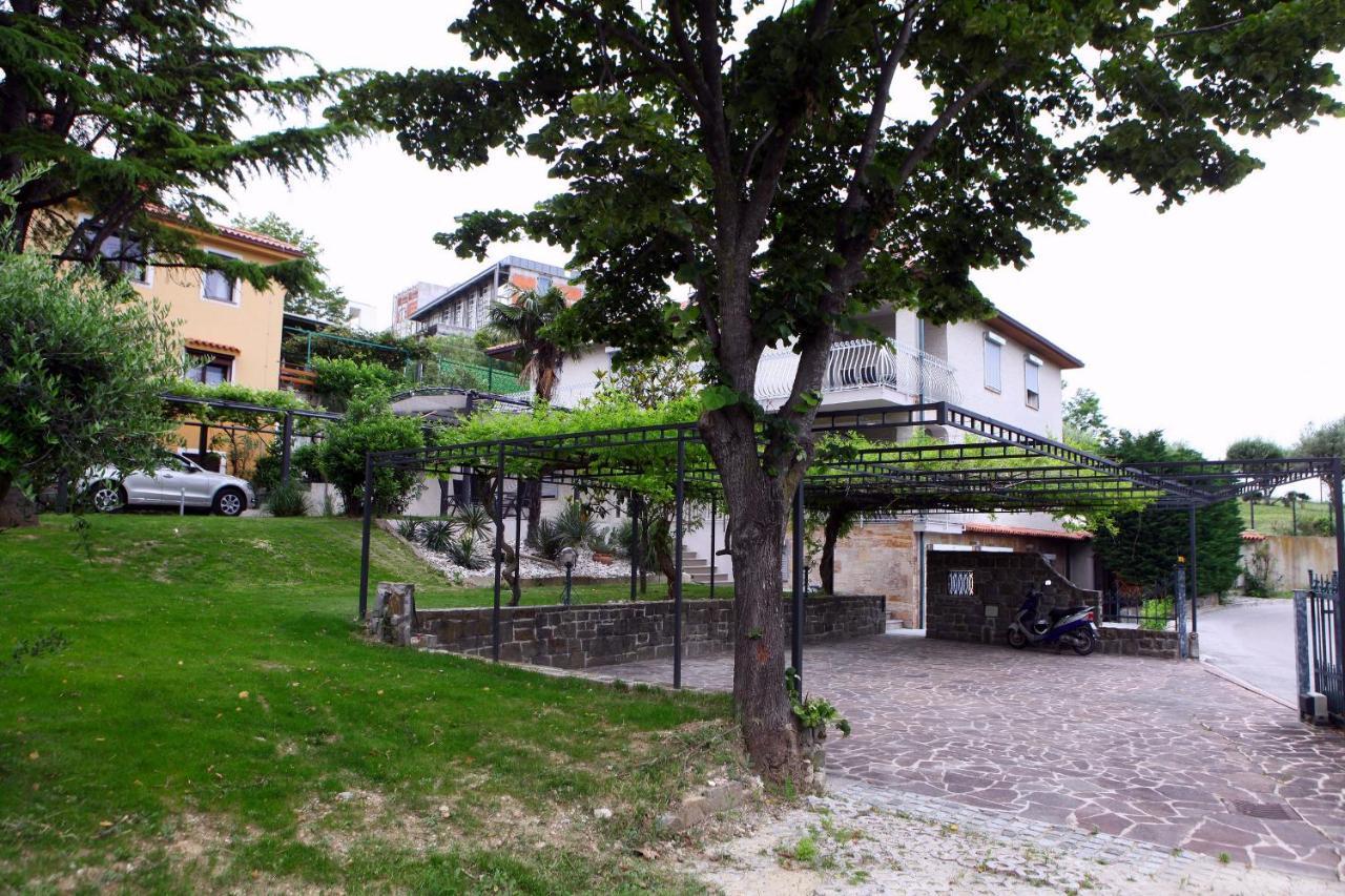 Villa Uma إيزولا المظهر الخارجي الصورة